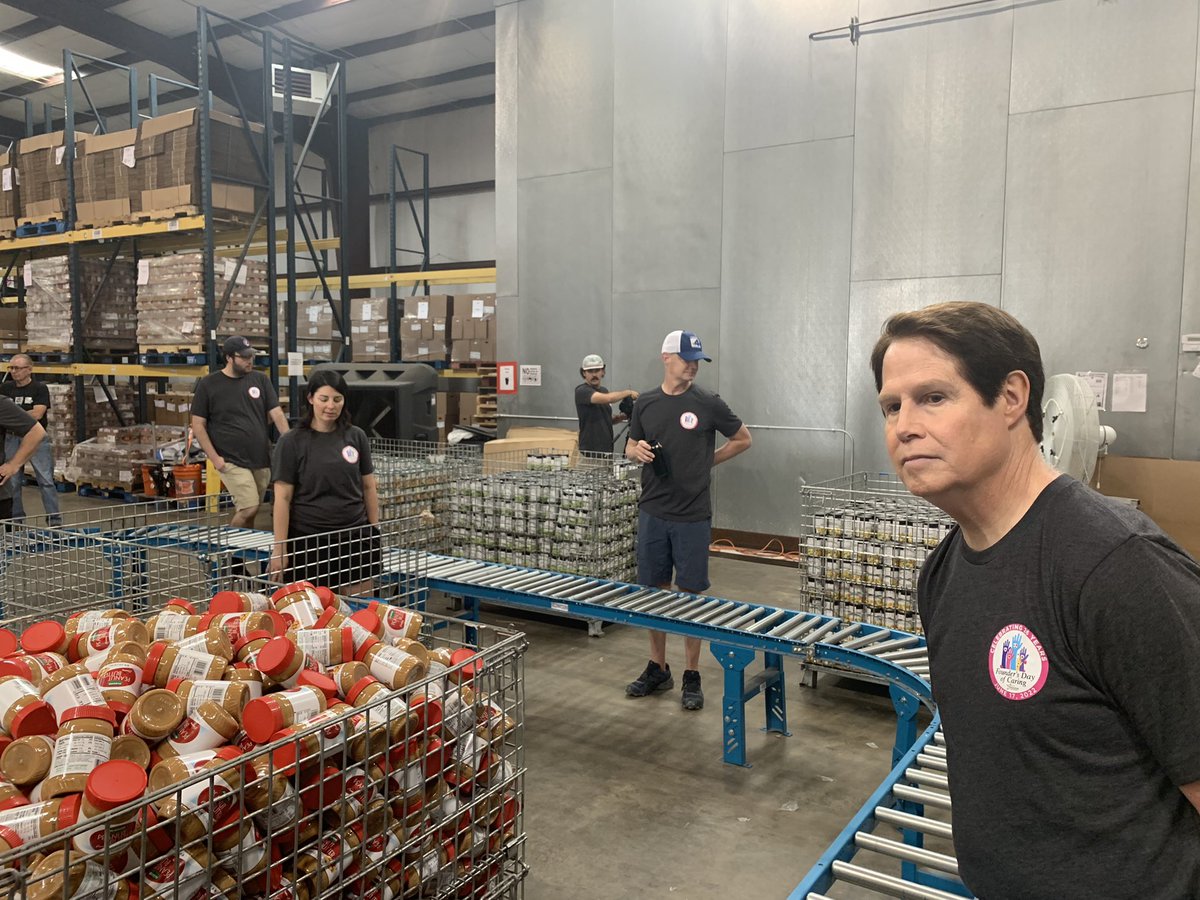 sicembears84's tweet photo. Celebrating our @NXSTMediaGroup 26th Founder’s Day with the @hpfoodbank #NexstarCares https://t.co/DMrxnWIIrr