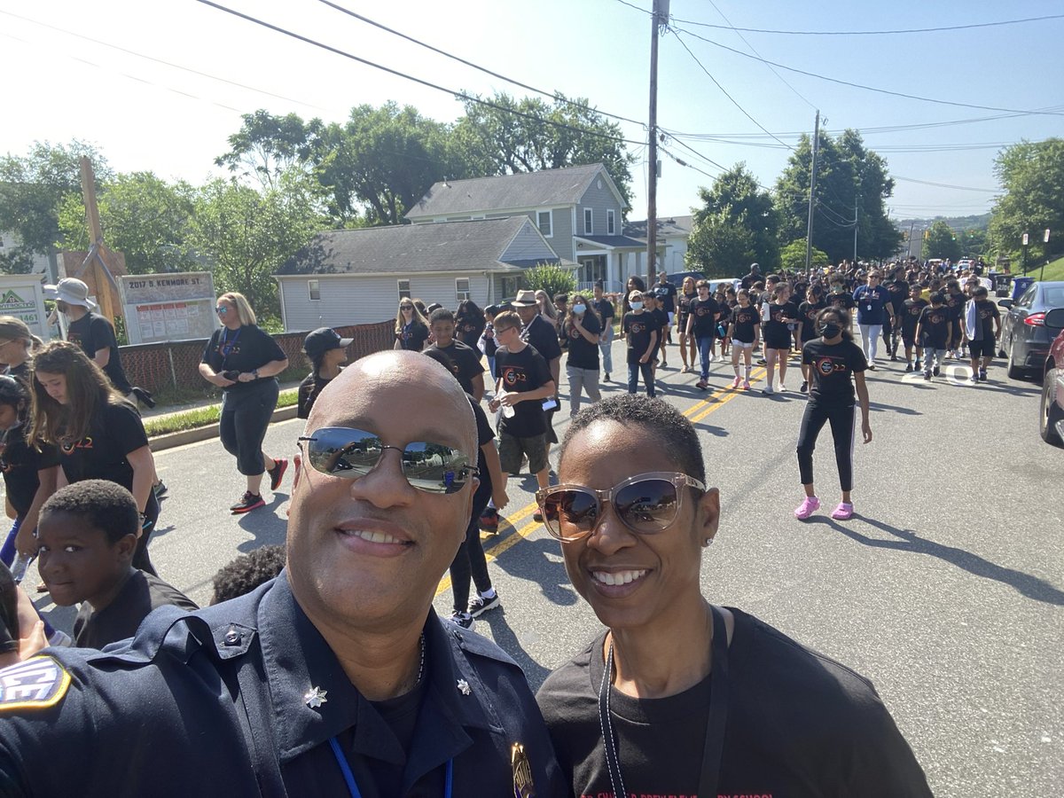 ArlingtonVaPD's tweet photo. It was an honor for ACPD Officers to join @APSDrew for their annual Peace Walk on the last day of school! We’re wishing the Drew students, faculty and staff a fun and safe summer! https://t.co/ofMfjc6ePo