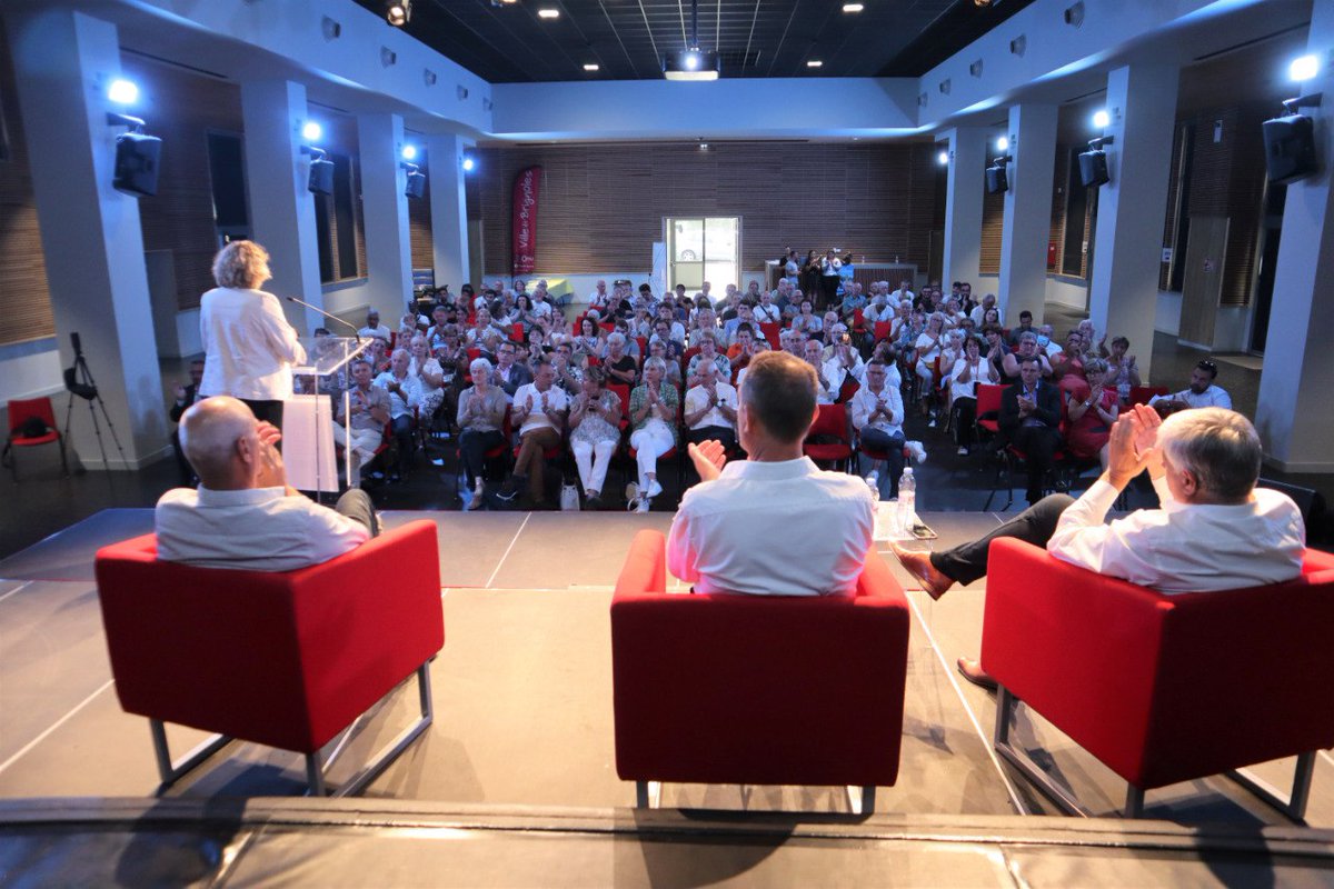 Hier soir à Brignoles pour notre dernier meeting de campagne ! Merci chacun d’entre vous, pour vous être déplacés ! Maires, élus, citoyens, toutes les personnes engagées à mes côtés, c'est tous ensemble que nous allons gagner dimanche ! Je compte sur vous ! #legislatives2022