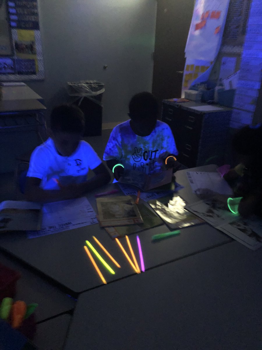 Doran_MsV's tweet photo. Celebrating our amazing learning with a glow day! @frps_Doran https://t.co/RRlpcuFNnR