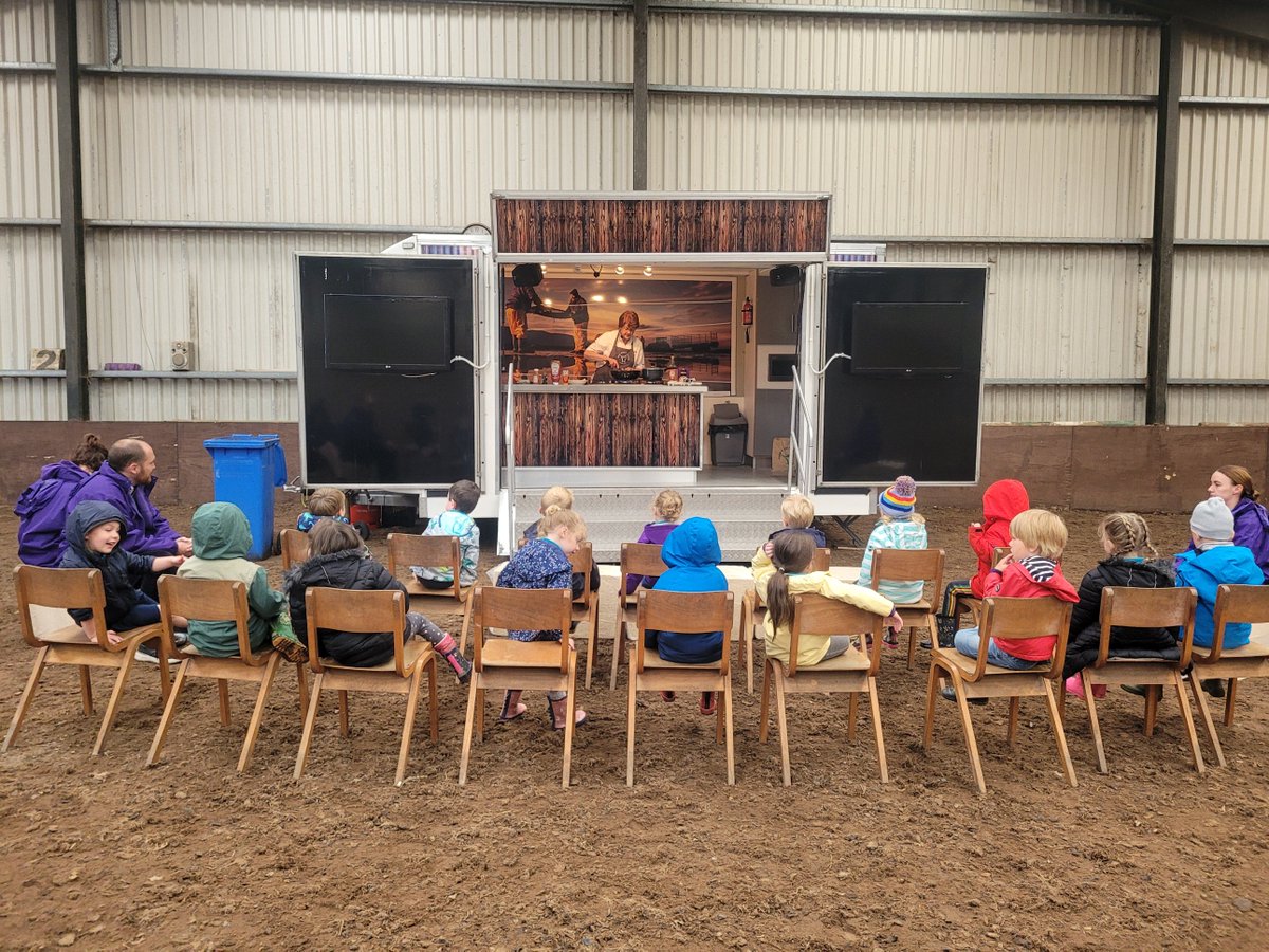 LMCNI's tweet photo. @BOIopenfarm activity got underway bright and early this morning. The LMC team visited some of the farms hosting cookery demonstrations. First up was @LaurelView where LMC demonstrator Patricia cooked some tasty NIFQA honey chilli beef! 😍🍽 https://t.co/NDGY8qiAn3