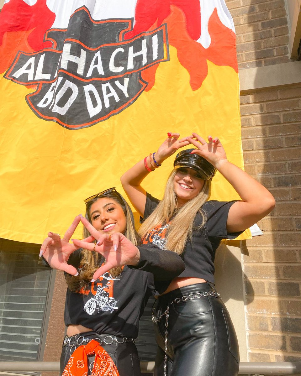 tag your girl gang below🖤⬇️