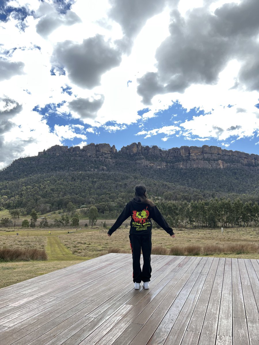 itsorawan's tweet photo. i think I found apeland 🦍🏔 feat. new mutant merch 

@BoredApeYC https://t.co/dzLh3oxhgY