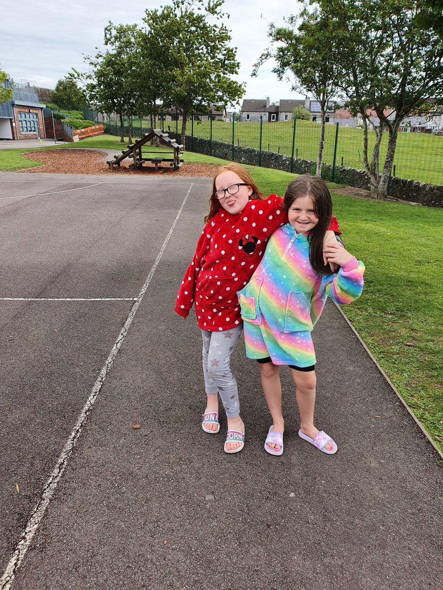P6Bcdps's tweet photo. Our fancy dress sponsored daily mile today to celebrate #DailyMile10thBirthday. Thanks for all the sponsors! #cdpsdg7 https://t.co/aUG4Uqj60L