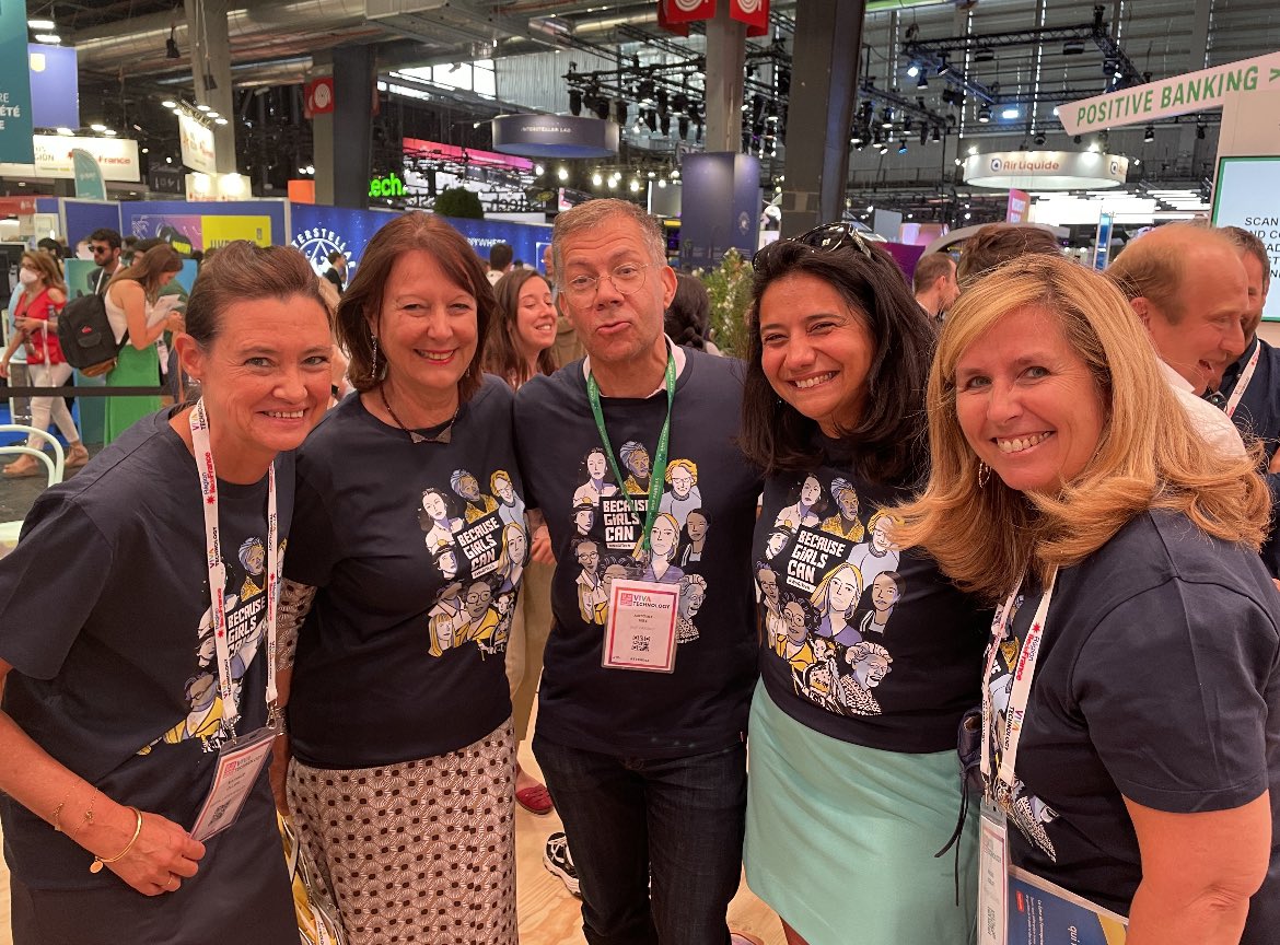 digital_ladies's tweet photo. Avec @antoinesire @BNPParibas allié au quotidien de notre #DoTank et du collectif #WoGiTech en direct de #Vivatech @BNPParibas @simplonco @BecomtechFr et @CatLadousse soutien sans faille @NathOllier @louisarenoux @ValerieAsselot https://t.co/kXaZ8sotPm