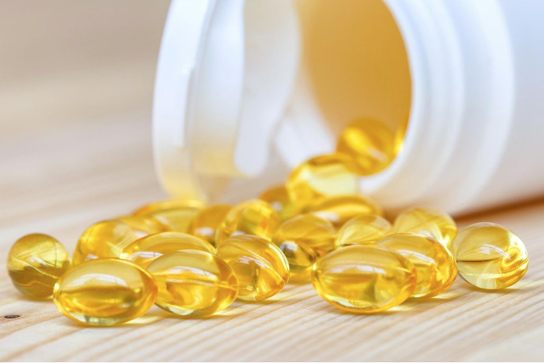 Vitamin D is crucial for #brainhealth: A new study links low levels of the sunshine vitamin to higher risk for #dementia and #stroke. bit.ly/3QvpST1 #wellness #healthyliving