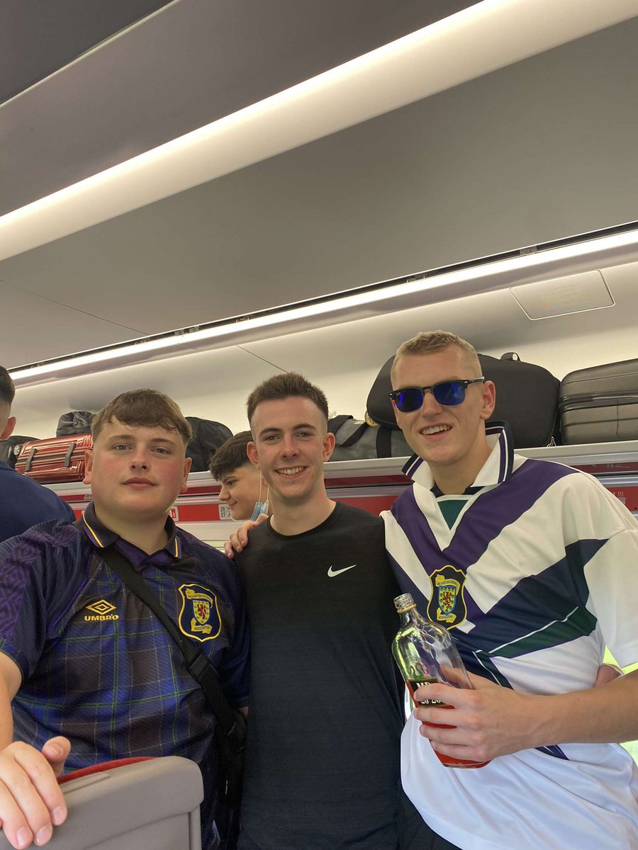 RuariHill_'s tweet photo. @liam_mcaughey Happy birthday boss, have a good time in Mexico, get a drink when your back🍻x https://t.co/u6vQY0I4z6