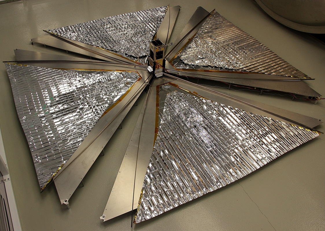 SFL_SmallerSats's tweet photo. New advance in #SpaceDebris mitigation, Space Flight Laboratory (@SFL_SmallerSats) #DragSail reduced time as space debris by 178 years. Demonstrated with successful #DeOrbit of 3.5kg CanX-7 #nanosat. #MicroSat, #smallsat #spacedebris
https://t.co/U0e5XJDfqk https://t.co/b28wCnKKQm