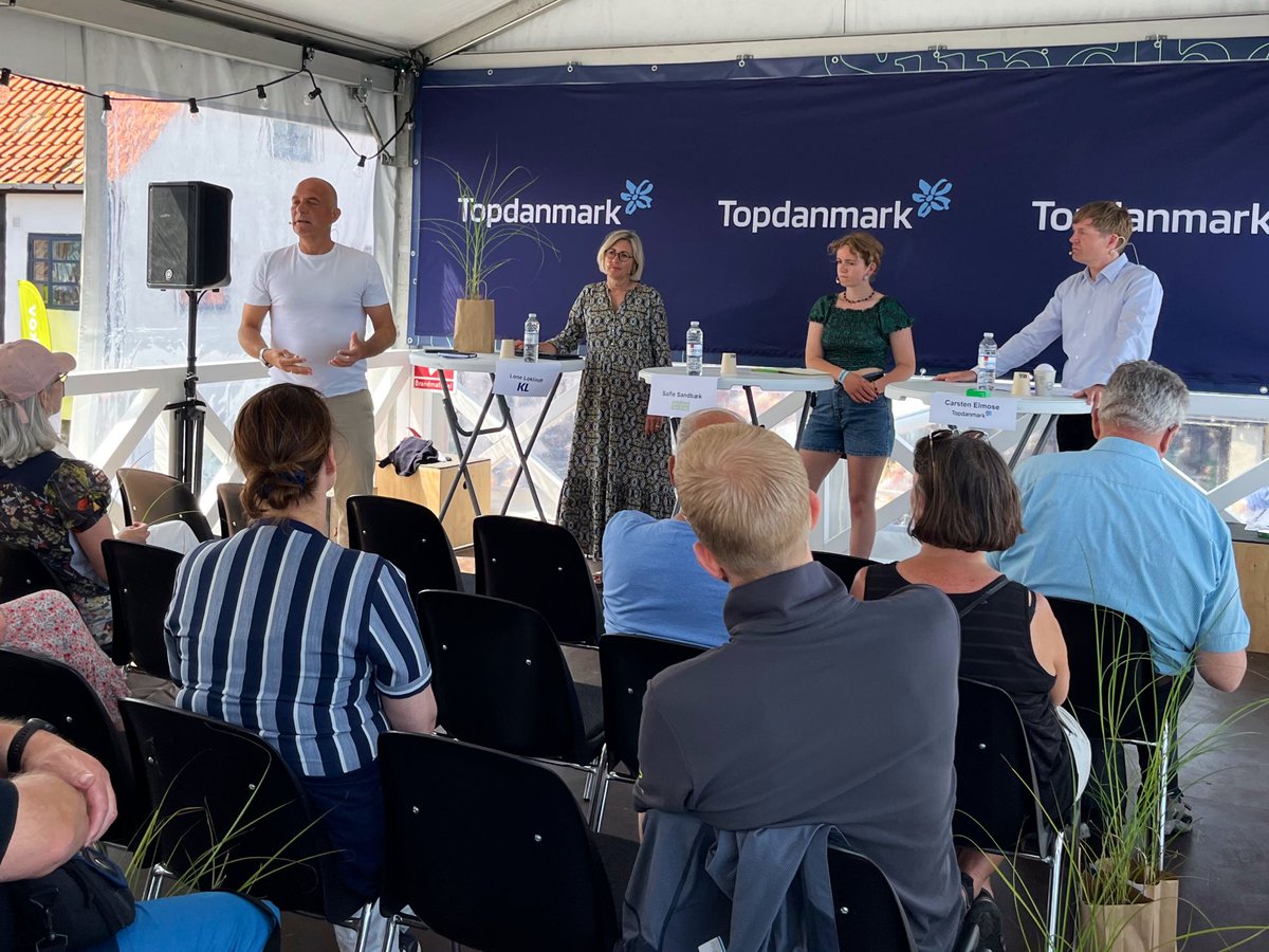 Topdanmark (@topdanmark) on Twitter photo Varmere, vådere og vildere vejr⛈️ "Som et af landets største forsikringsselskaber har vi interessere i, at boligejere klimasikrer hus og have. Samtidig ønsker vi at gøre en forskel for samfundet" - Carsten Elmose, privat-dir. i Topdanmark til debat på <a href="/Folkemoedet/">Folkemødet #fmdk</a> #fmdk #dkgreen Varmere, vådere og vildere vejr⛈️ "Som et af landets største forsikringsselskaber har vi interessere i, at boligejere klimasikrer hus og have. Samtidig ønsker vi at gøre en forskel for samfundet" - Carsten Elmose, privat-dir. i Topdanmark til debat på <a href="/Folkemoedet/">Folkemødet #fmdk</a> #fmdk #dkgreen