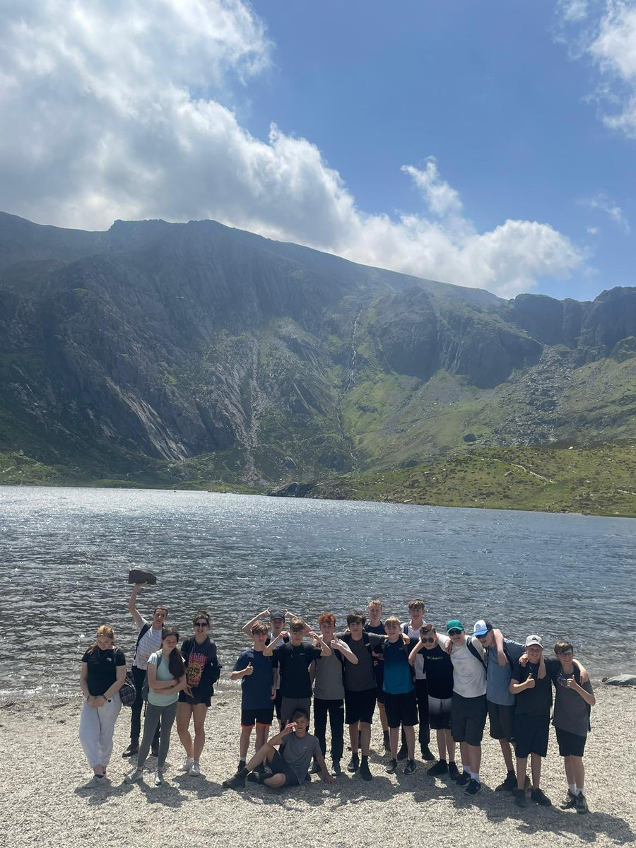 alungeog's tweet photo. A great day in Snowdonia with Y9! Perfect location for an intro to the GCSE course! @alunschool #geography #physicalprocesses #conservation #honeypot https://t.co/kqooNDCkN9