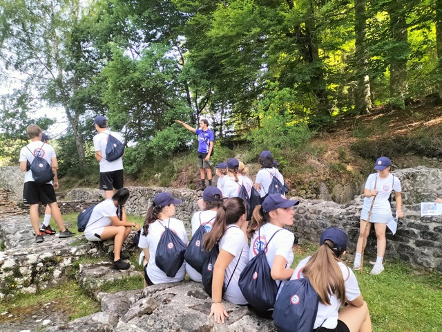 DSDEN19's tweet photo. #SNU de la Corrèze :  

atelier Land Art aux Ruines des Cars et retour au centre de Bugeat pour la 3ème compagnie. https://t.co/XFclCotWJ1
