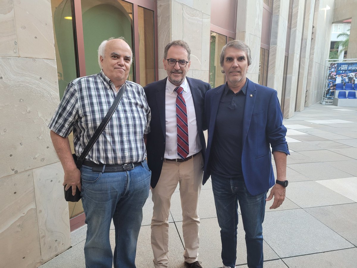 Un placer compartir y disfrutar de la Exposición " Centenario de una Pasión" en el Espacio Cultural Caja Canarias, con amigos que están en la historia de estos 100 años del CD Tenerife, orgulloso ser uno de ellos, ayer, ahora y siempre 🏴󠁧󠁢󠁳󠁣󠁴󠁿💪💙⚽