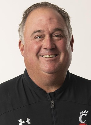 tipsbooks's tweet photo. @DougMartidg, Men’s Head Golf Coach at @uofcincy, tells us that line and speed must work together for the best putting results. Grab a copy of #fromthetips to read Coach’s advice and to help support local @TheFirstTee programs! @GoBearcatsMGOLF @GoBEARCATS
https://t.co/WdSRmK3cM8 https://t.co/HFlsOdNYXt