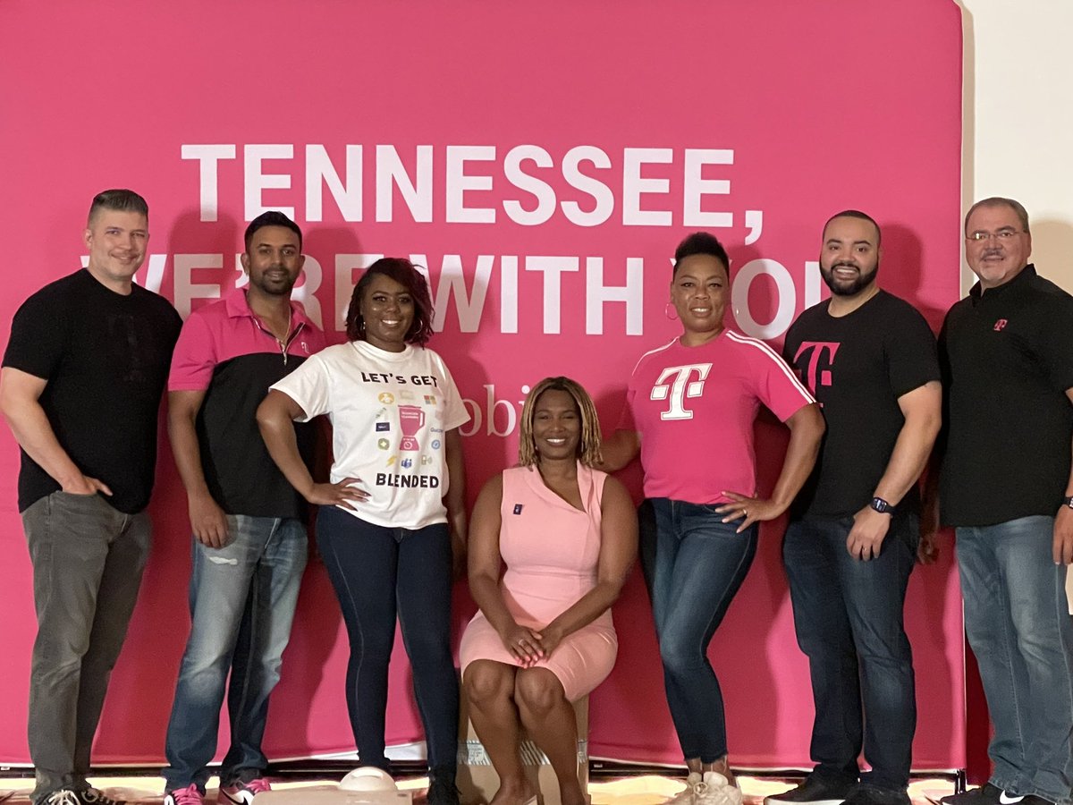 RJC0101's tweet photo. T-Mobile is excited to partner with @SCSK12Unified to help encourage technology. Changing lives one student at a time. Thanks @ExploreKaiXR  @cellhub @leabogle #metavers #vr https://t.co/fEtKSW30AG