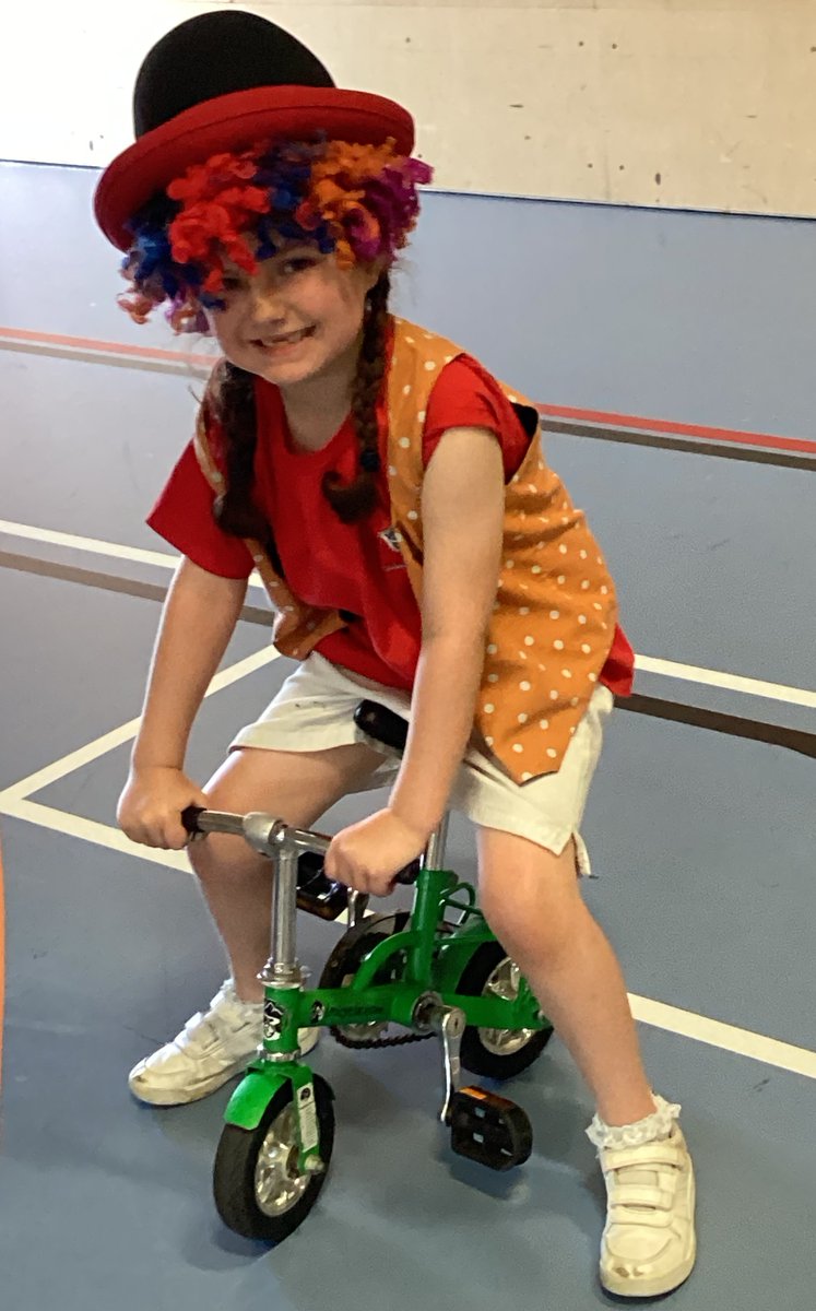 StainesPrepYr1's tweet photo. #StainesPrepYear1 loved trying out some circus skills today 🎪 look at those smiles! #StainesPrepLearn #StainesPrepTalent #StainesPrepBeYourBest @StainesPrepHead https://t.co/2za869pi4V