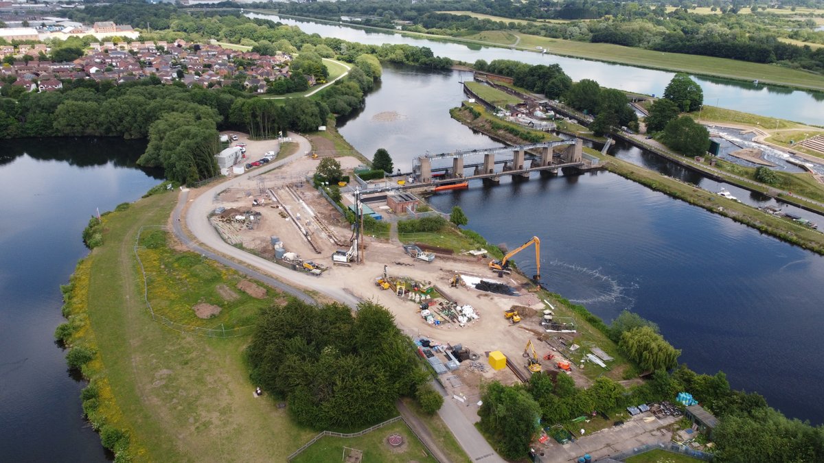 EnvAgencyMids's tweet image. Work is progressing well on the #ColwickPark (Holme Sluices) fish pass in #Notts 

Once complete it'll help create a healthy watercourse, allow migratory fish to access spawning grounds upstream, provide better wildlife habitats &amp;amp; improve biodiversity🐟😀

consult.environment-agency.gov.uk/east-midlands/…