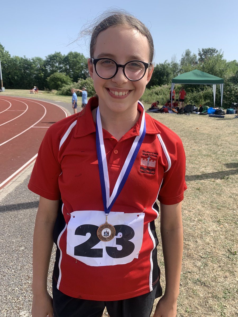 pe_shs's tweet image. Congratulations 3rd 🥉 in the yr7 800m 👏🏽👏🏽☀️