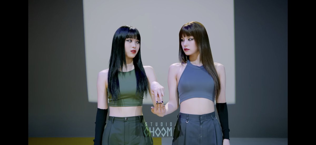 i_tz_y's tweet photo. @M2MPD @ITZYofficial #MIXandMAX_ITZY

갓벽한 춤은 말할 것도 없고, 이번 스춤은 무엇보다 두사람의 섬세한 감정표현이 영상의 완성도를 훨씬 높여줬다고 생각해요!! https://t.co/DHK7TTmz73