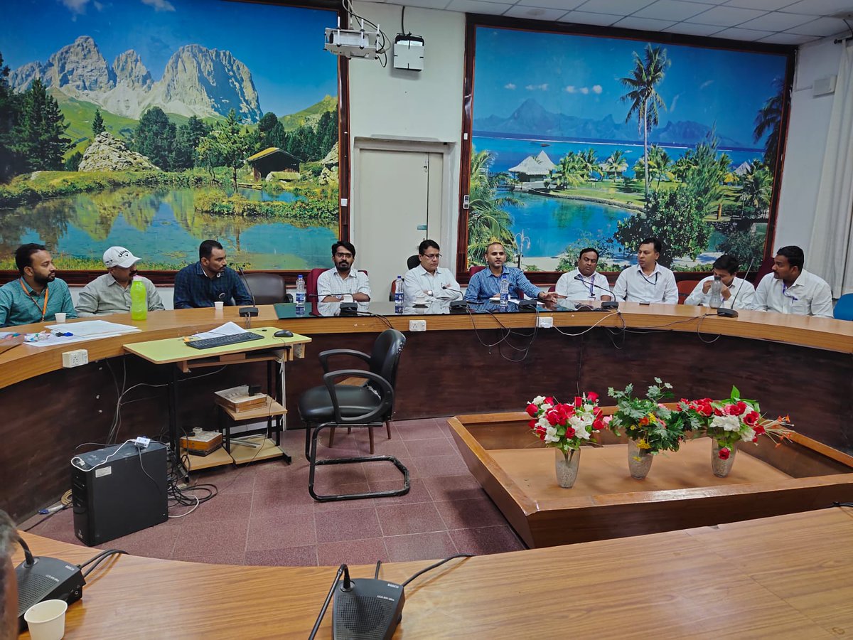 DRMSolapur's tweet photo. 802 Commercial Staffs of SUR Division trained Under Mission Rail Karmayogi Training Program. Training was imparted by 11 Master Trainers, trained at IRTIM Lucknow. The program is aimed at improving employee's  performance as well as strengthening image of Railway @Central_Railway https://t.co/pSiTi4hKTu