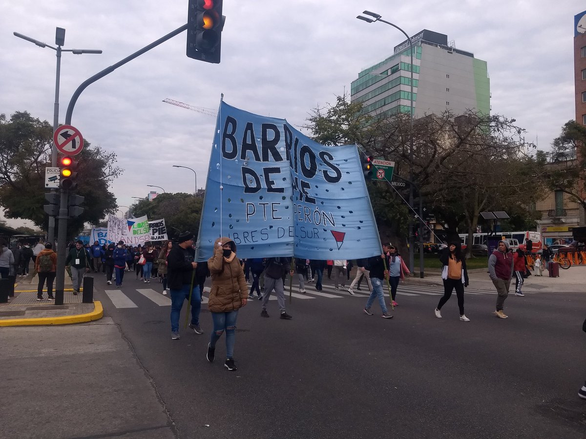 Libresdesur1's tweet photo. En el día de ayer fue una jornada muy larga de lucha. Miles en la calle.
#alimentoya
#universalizarelpotenciartrabajo
#libresdelsurpresidenteperonpresente https://t.co/dO6DwcLvfp
