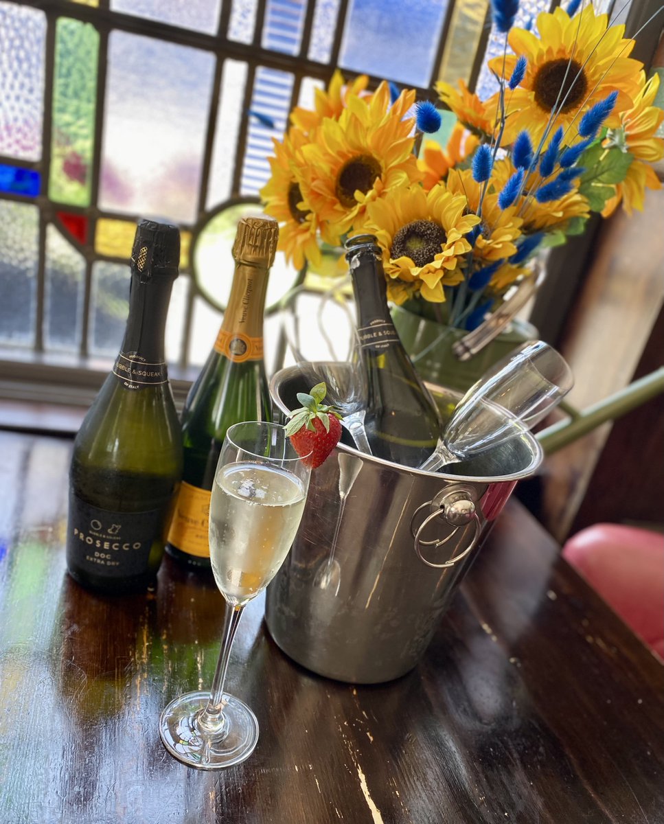 fcocksmoseley's tweet photo. YAY Friday is here, sun is out and we have a cracking deal on with FIZZ FRIDAY, bottles of Prosecco from £15!! https://t.co/Bo2eBHQTCG
