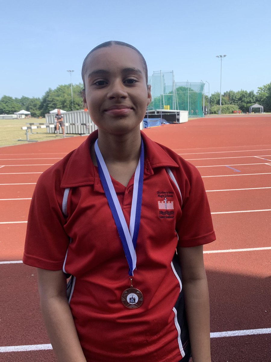 pe_shs's tweet image. Congratulations 👏🏽 3rd in the year 8 girls 800m ☀️👏🏽👏🏽