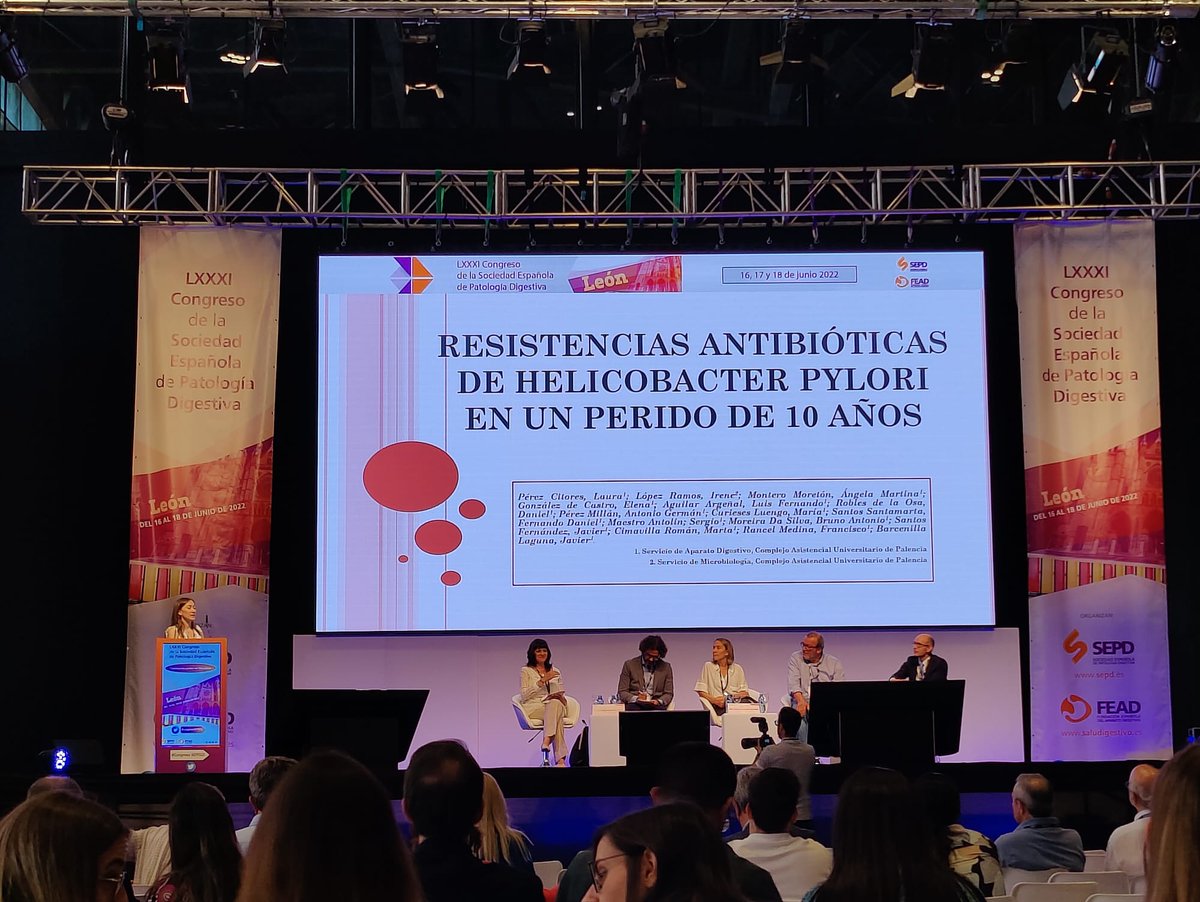 DigestivoPalen's tweet photo. La Doctora Pérez Cítores presentando el estudio de Resistencias Antibióticas del H. Pylori en 10 años en nuestro Servicio de Aparato Digestivo del Hospital Río Carrión de #Palencia, Castilla y León. https://t.co/vX2t2FokcI