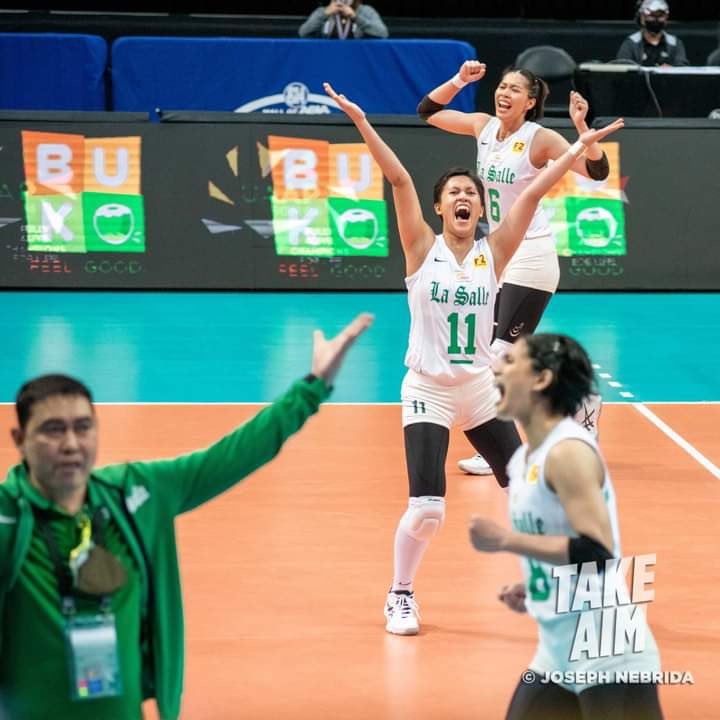 AnimoAflame's tweet photo. ✨💚 V FOR VICTORY! 💚✨ 

RT this lucky mimay for good luck 

#EmeraldStrongDLSU https://t.co/5JLzk5yONb