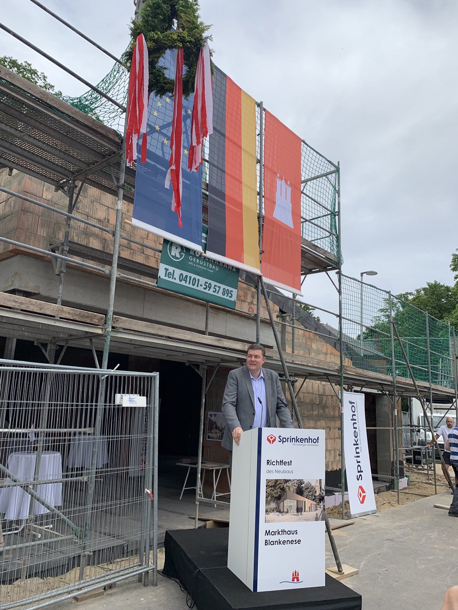 ADressel's tweet photo. Richtfest für das Markthaus #Blankenese - viele haben mitgeholfen, diesen besonderen Treffpunkt  möglich zu machen, der Bau 🏗 schreitet mit großen Schritten voran. Danke an die ⁦@sprinkenhof⁩ 🙏👍. Für die Zukunft von Stadtteilzentren ein guter Impuls!  ⁦@BA_Altona⁩ https://t.co/0shK1dfgrc