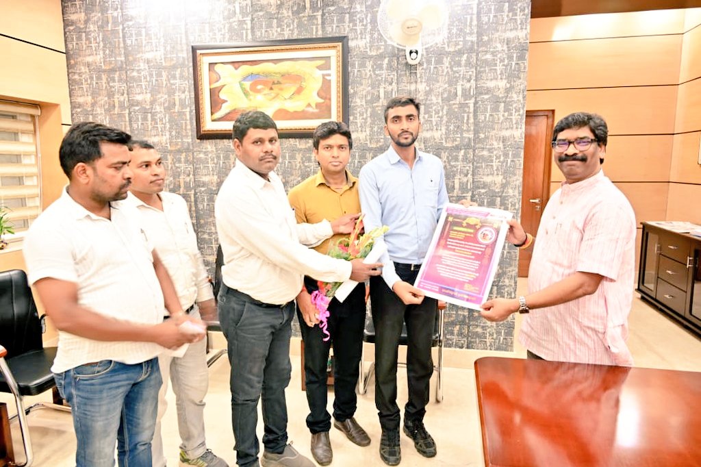 पुरानी पेंशन योजना की बहाली के लिए सरकारी कर्मचारियों ने लंबा संघर्ष किया है। मैंने भी पुरानी पेंशन बहाल करने का वादा किया था । 
अब समय आ गया है वादा निभाने का...
<a href="/nmopsjharkhand/">National Movement for Old Pension Scheme</a> 
<a href="/NmopsInd/">NMOPS - National Movement For Old Pension Scheme</a>