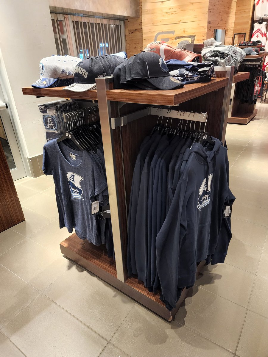 CMF0001's tweet photo. Picked up my xxl @TorontoArgos jersey from @realsports this morning and this was all they had for Argos stuff, a single 4x4 cube 😞
There should be enough stuff in store to require 2 cubes at least.
#merchproblems https://t.co/dEaAAMiPF8