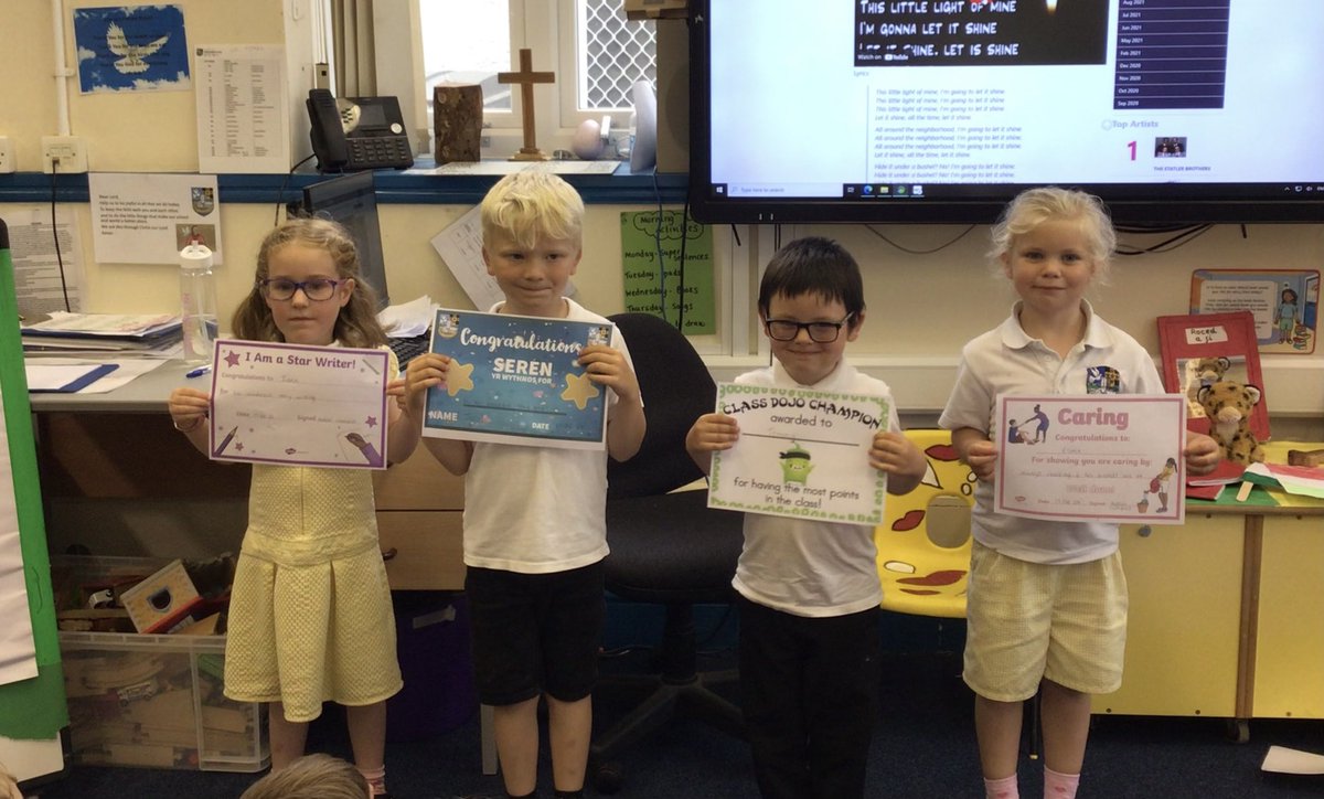 ypd_aidancampus's tweet photo. 3 Cheers for our winners this week! 🎉🎉🎉🎉 Hip Hip Hooray!🎉🎉
Very proud of their certificates! 
#teamypdva 🖤💛 @Penrhyndewi https://t.co/tbDapcSaRv