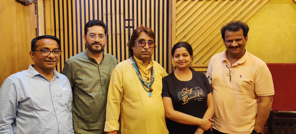 triptishakya's tweet photo. #Recorded beautiful songs for #WingsMusic with music director #BijenderChauhan ji and recordist #RakeshSharma at legendry music director #DilipSen ji's studio
#RSRecordingStudio
#RecordingSession https://t.co/gRKNWxzrVu