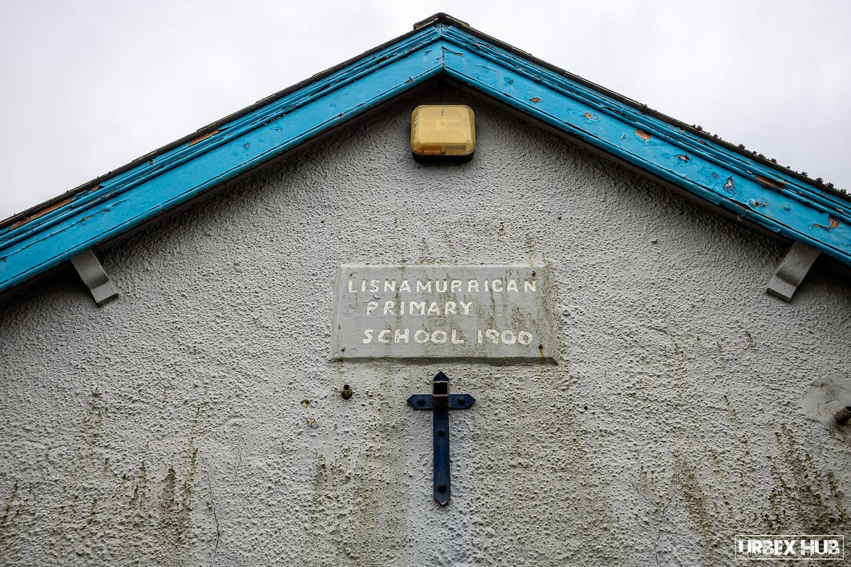 𝐋𝐢𝐬𝐧𝐚𝐦𝐮𝐫𝐫𝐢𝐜𝐚𝐧 𝐏𝐫𝐢𝐦𝐚𝐫𝐲 𝐒𝐜𝐡𝐨𝐨𝐥

Lisnamurrican Primary School was situated in Broughshane, just outside Ballymena. Enrolment peaked at 30 pupils before it closed its doors in 2006 due to dwindling numbers.

Full report here:
urbexhub.com/lisnamurrican-…
