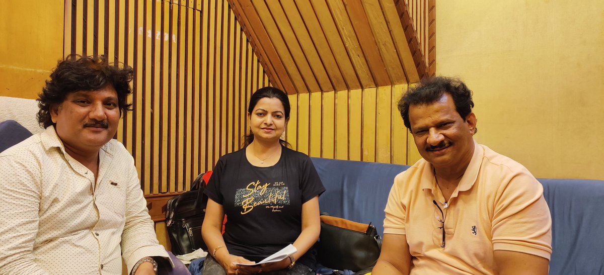 triptishakya's tweet photo. #Recorded beautiful songs for #WingsMusic with music director #BijenderChauhan ji and recordist #RakeshSharma at legendry music director #DilipSen ji's studio
#RSRecordingStudio
#RecordingSession https://t.co/gRKNWxzrVu
