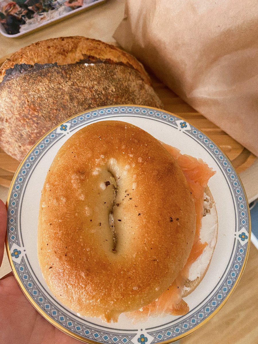 my bf bought me a fresh bagel from the bakery down the road as a treat for going to the post office 😭