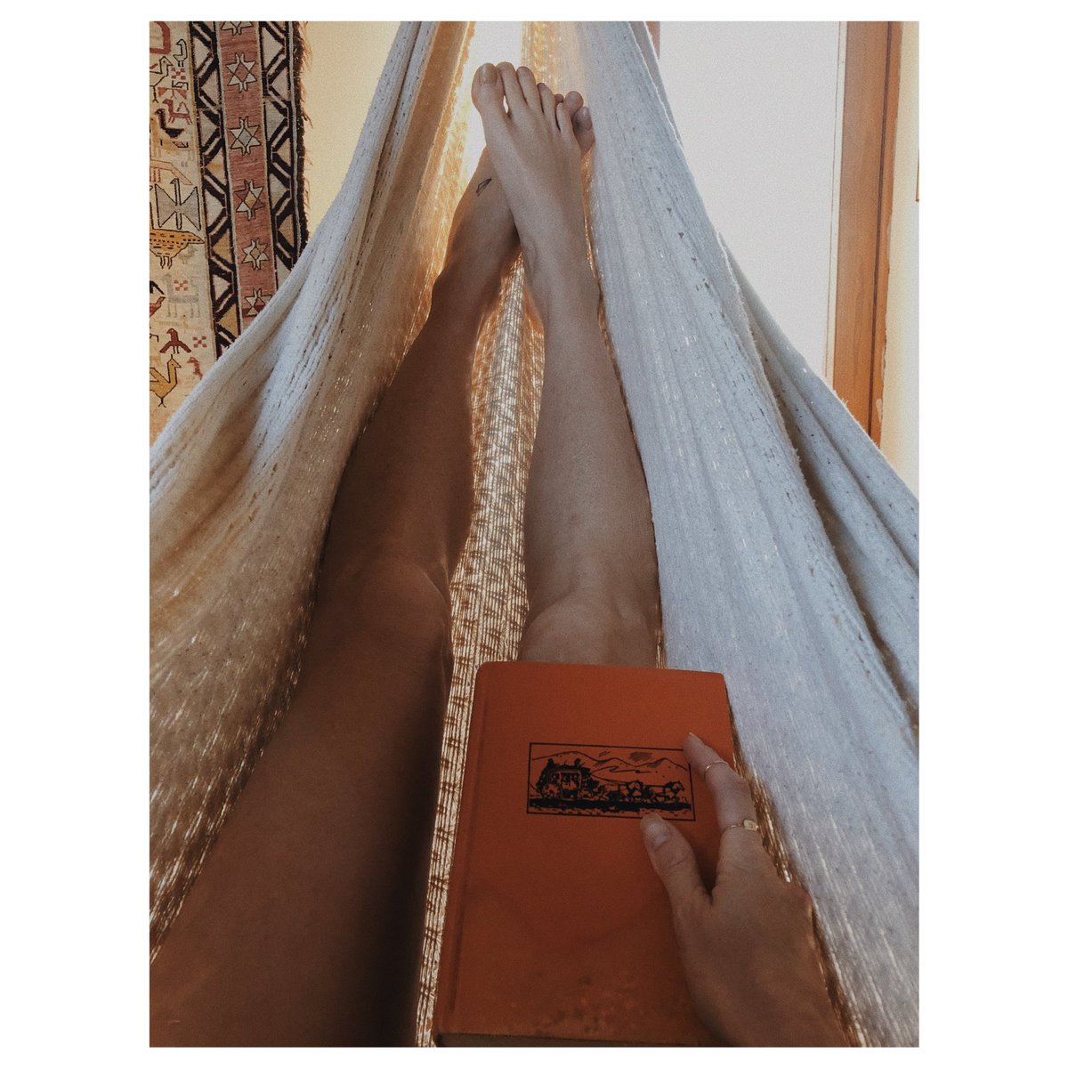 amberinblack's tweet photo. I love rainy days and thunderstorms. Good books, coffee black, deep talks and canceled plans. https://t.co/eDpzI3opq3