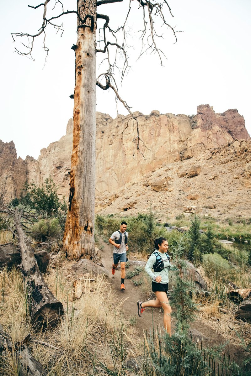 Hydrapak's tweet photo. Whether it is your first trip to #SmithRockStatePark, or your hundredth, you will be enamored. From the #riverbanks to the #steepridges, there's no real hiding from the sun. Whatever you use, always have water with you and enjoy the sights! #oregonadventure #bendliving https://t.co/O1lDjLMzu6