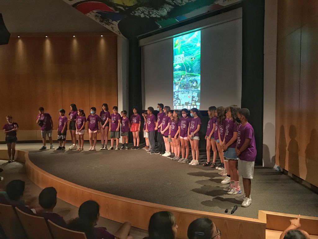 OctavioPazBCN's tweet photo. Omplim d’energia OP la @fundaciomiro. Amb la presentació dels pòsters i la creació d’un mandala gegant de fruites celebrem amb les famílies i les aliances el final del #projecteCUINES. @consorciedubcn @educaciocat @adaparellada @AFAOctavioPaz @FundacioAlicia https://t.co/5hmDP3tZrO