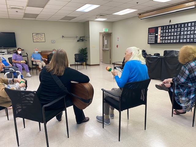 BrightSideManor's tweet photo. Fun, Fun, Fun!!! Music &amp; Chat held at Portable Assisted Living Services (PALS)!! Music can lift your mood and lower your blood pressure! 🎶  #ageinplace #seniorlife #seniorhealth #seniorliving #assistedliving #teanecknj #bergencounty #seniors https://t.co/qXrqQdDoYY