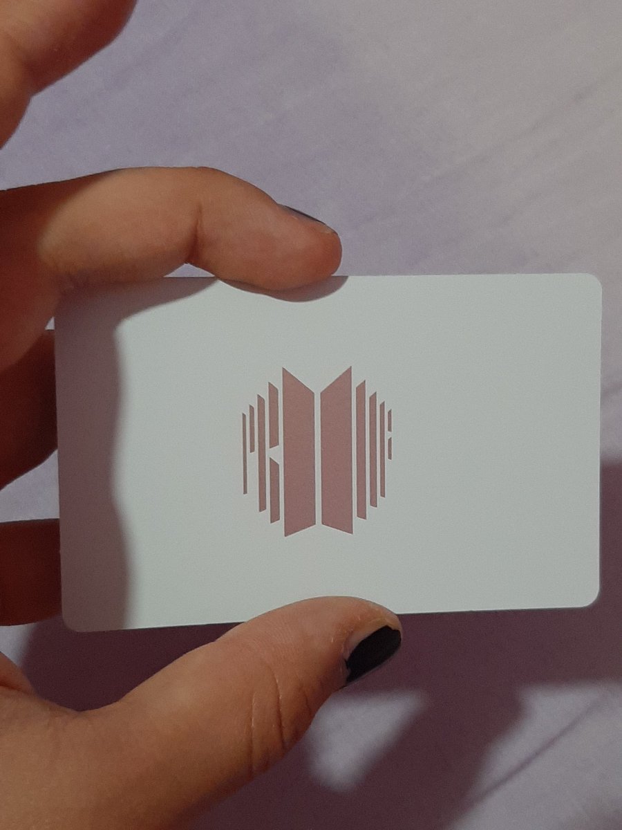hopekookdiary's tweet photo. OMG! I got the group card! 🤧💕
#BTS_Proof #BTS #proof https://t.co/fa24LRlrUY