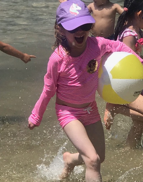 BostonParksDept's tweet image. Frog Pond Spray Pool opening sponsors include @bostonmamoms who'll provide fun activities and giveaways, @IMPACTMelanoma will offer sun safety tips and giveaways, and shade will be provided by shade-on-the-go sun screens provided by Zinnia Sun Shades.

🐸 Boston.gov/FrogPond