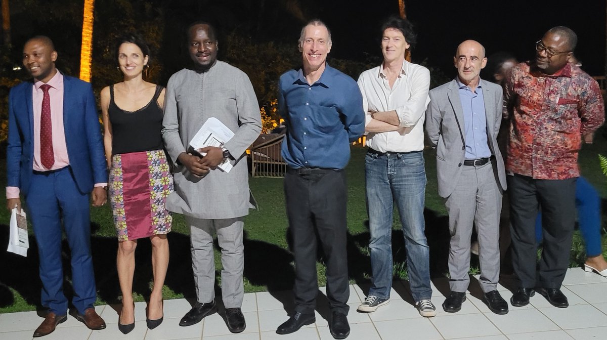 PannetierOlivi1's tweet photo. Remise des diplômes du Master Maîtrise d’Ouvrage pour le Développement #MODEV, en partenariat entre campus @AFD_France et @UCauvergne : Félicitations aux trois lauréats guinéens 🇬🇳 ! @bcrggn #SEG https://t.co/CahNr9QbdW