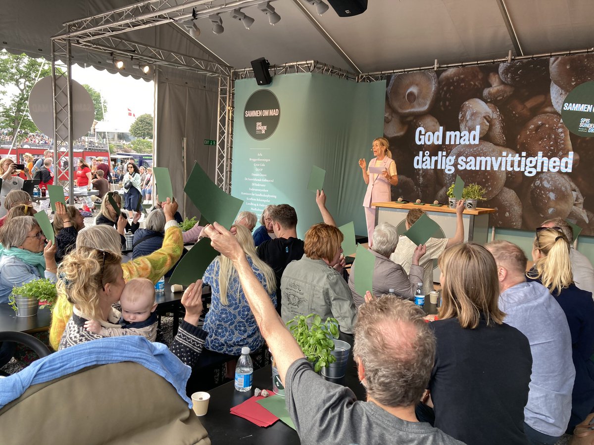 linedammen's tweet photo. Hvordan undgår vi at skabe skam over den mad vi spiser? Et emne der står mig meget nært #fmdk @SundMadDK @gladanne @AnnePohl @AnnetteSpangga1 @elisbeth froholt @dselever https://t.co/UzkMQIIhLt