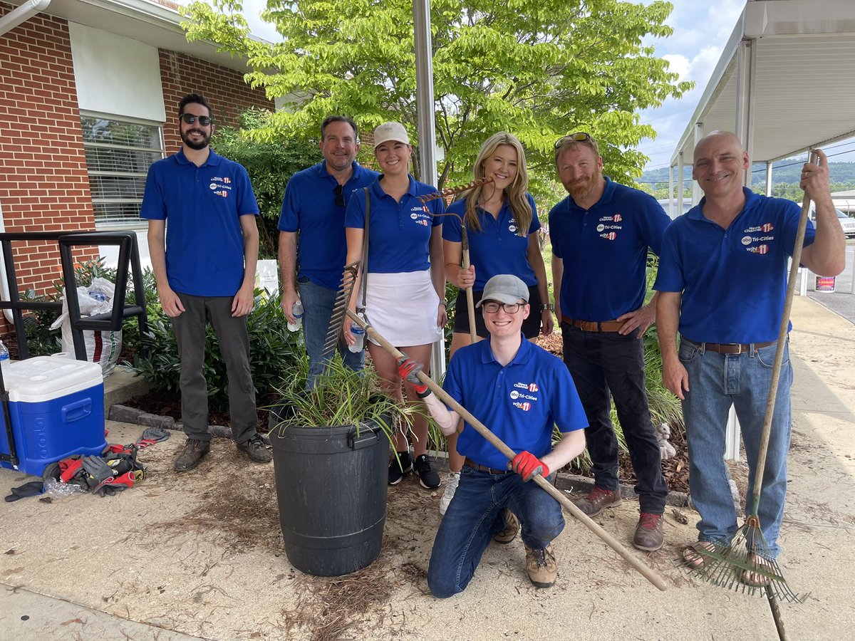 AshleySharpTV's tweet photo. 10am crew coming in strong! @KellyGros_WJHL @jquaintance @AWilliamsWX @JeffKeeling12  #NexstarCares #NexstarNation https://t.co/sVzpHQE488