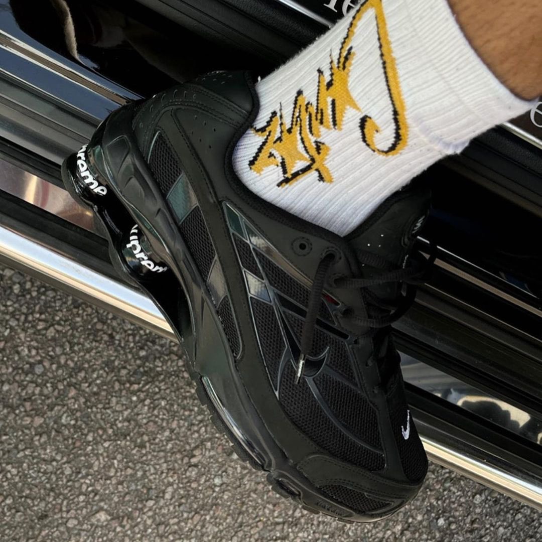 Sneakerologue's tweet photo. Premières images de la Supreme x Nike Shox Ride 2 !

📸 @dropsdotgg https://t.co/SbwY5sGyzD