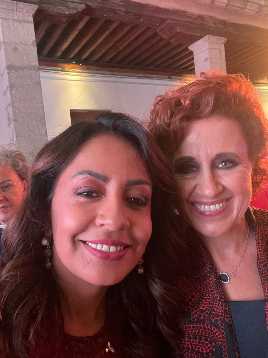 170 mujeres líderes mexicanas nos reunimos para celebrar el 30° aniversario del <a href="/iwfmexico/">IWFMéxico</a>. Es un orgullo formar parte de este grupo de mujeres talentosas que trabajan día con día por México. 
#UnidasLlegamosMásLejos
