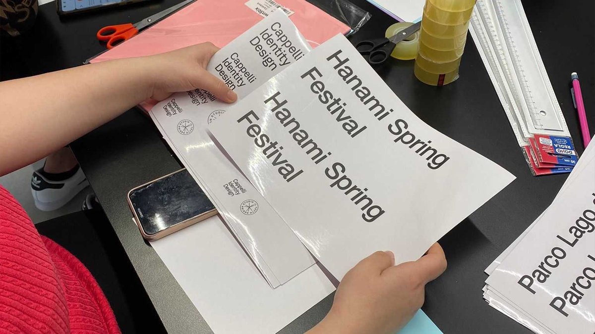 CappelliDesign's tweet photo. La fine dei percorsi scolastici ci fa tornare alla mente il laboratorio di #GraphicDesign nel nostro studio con i ragazzi della ❝Casa Famiglia Il Tetto❞.
Abbiamo scoperto insieme #VisualDesign, il #segno grafico. Uno scambio speciale. 

⤷ https://t.co/nKBnHBNWKH

#SoWeDesign https://t.co/pg4hlJXqU8