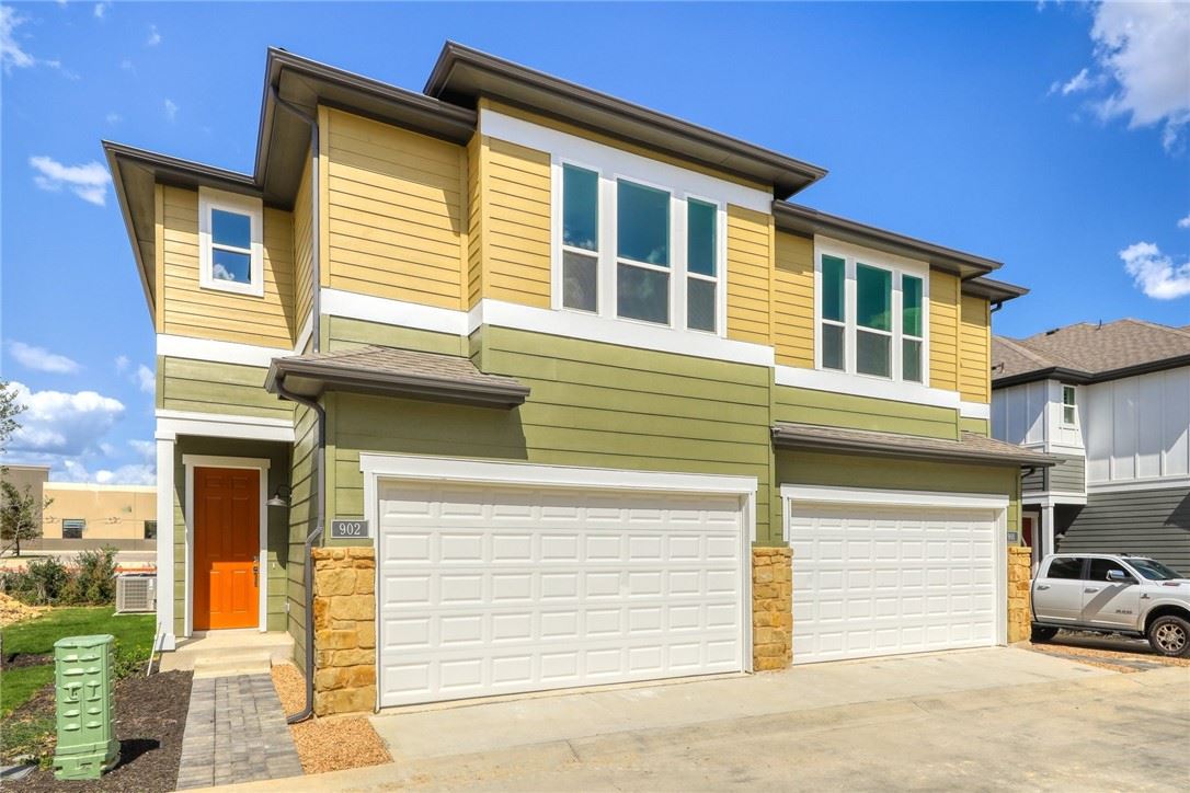 TeamWestRE's tweet photo. New Listing! 3 bed  | 2.5 bath  | 1615 sq. ft.  - Priced at $419,900 
Beautiful modern condo in Georgetown community, has never been lived in.  Condo has wood look tile floors on the main... - https://t.co/RnGPin5TMt https://t.co/ojOdPeNVPF