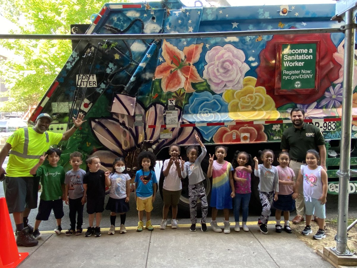 PS10FortHill's tweet photo. Huge THANK YOU to our DSNY partners who joined in our #TouchaTruck event  to learn more more about how to keep our 🌎 clean! 🗑🚚@teacherromero72 @jenn_funes @DrMarionWilson @teachalattelove @CChavezD31 @SIBOD31 https://t.co/QO8LWFwHH9